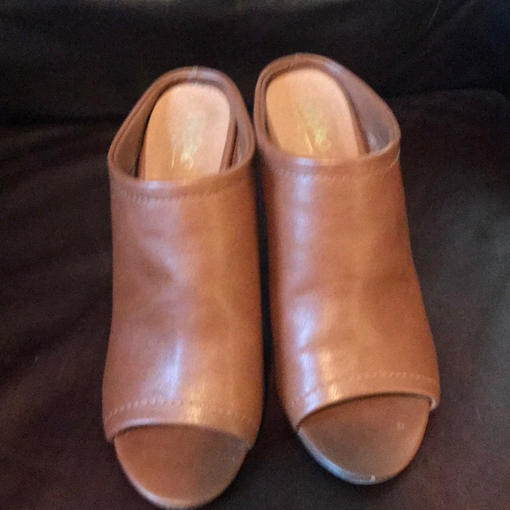 MOSSIMO PEEP TOE COGNAC !!